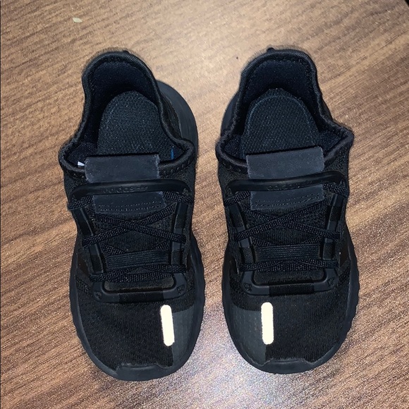 Toddler Adidas shoes - Picture 2 of 3